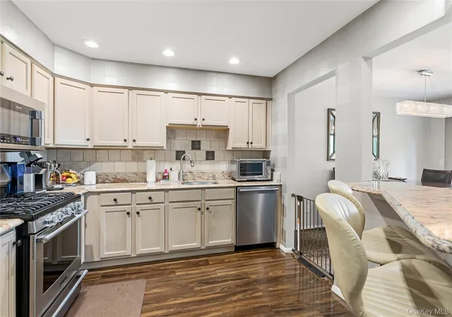 Photo 3 of Sale Pending at 9 Pleasant Ln, Islip, NY 11706 | MLS# 1026459 | Listing updated on 2026-08-18