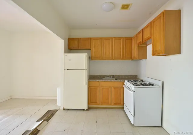 Photo 3 of Sale Pending at 350 Montauk Ave, New York, NY 11208 | MLS# 1026462 | Listing updated on 2026-07-31