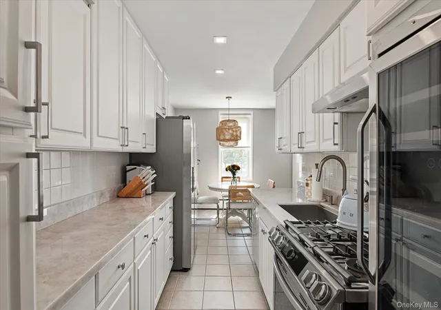 2nd image of 60 Hempstead Ave #2C, Lynbrook, NY 11563 | MLS# 1026473