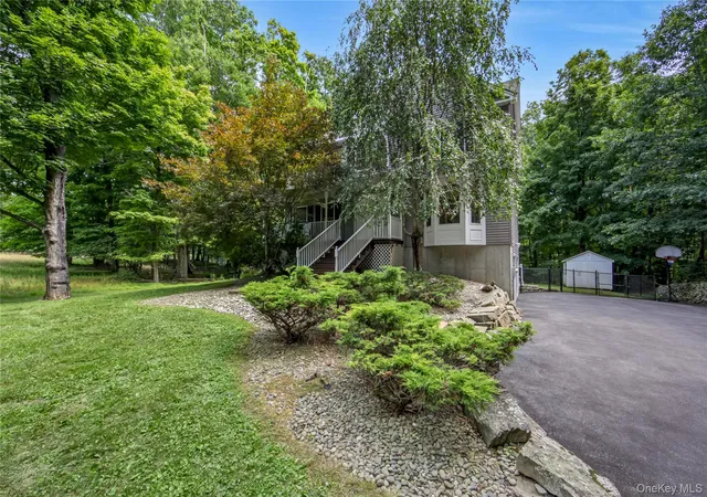 Photo 3 of Single family home for sale at 282 Derby Rd, Middletown, NY 10940 | MLS# 1026479 | Listing updated on 2026-08-29