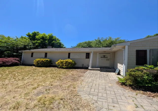 Photo 2 of Sale Pending at 16 Thomas St, Brookhaven, NY 11727 | MLS# 1026481 | Listing updated on 2026-08-29
