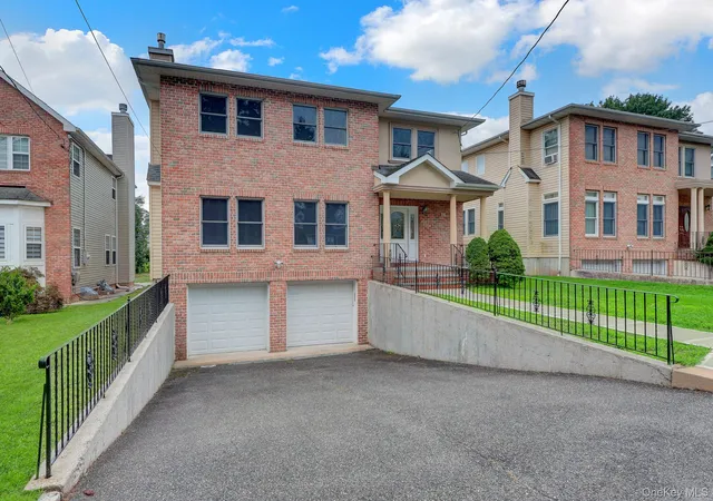 Photo 2 of Single family home for sale at 86 George St, North Hempstead, NY 11577 | MLS# 1026483 | Listing updated on 2026-09-25