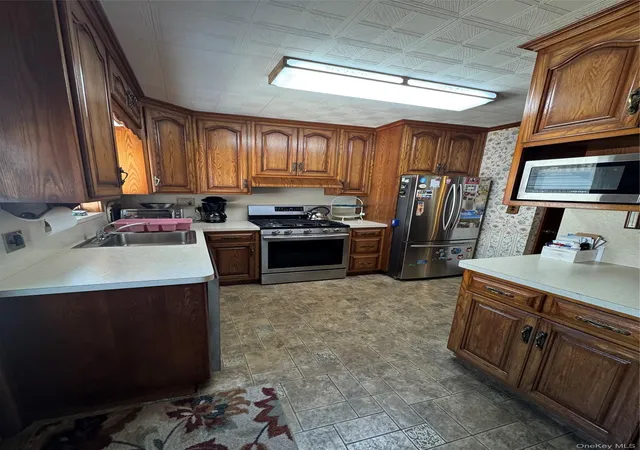 Photo 4 of Single family home for sale at 8114 Margaret Pl, Glendale, NY 11385 | MLS# 1026488 | Listing updated on 2026-08-13