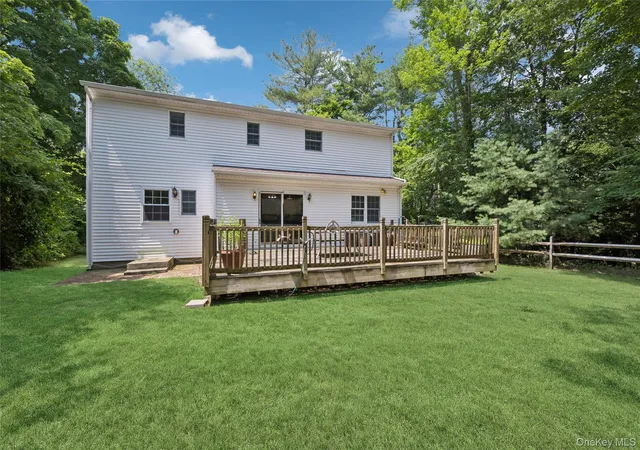 Photo 3 of Sale Pending at 49 Old Town Ln, Halesite, NY 11743 | MLS# 1026492 | Listing updated on 2026-09-03