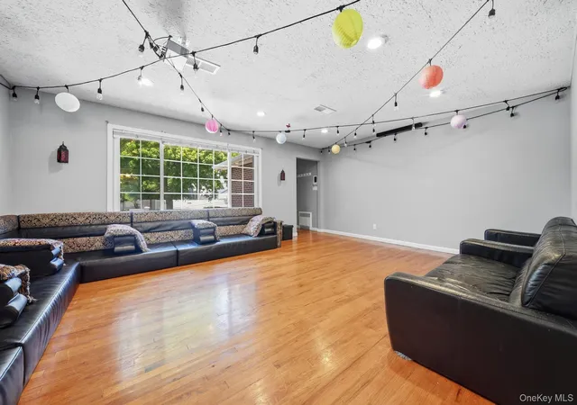 Photo 4 of Sale Pending at 32 Lake Ave, Deer Park, NY 11729 | MLS# 1026504 | Listing updated on 2026-09-04
