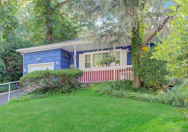 Photo 1 of Sale Pending at 6 Hilton Ct, Huntington, NY 11743 | MLS# 1026508 | Listing updated on 2026-09-02