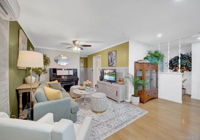 Photo 3 of Sale Pending at 6 Hilton Ct, Huntington, NY 11743 | MLS# 1026508 | Listing updated on 2026-09-02
