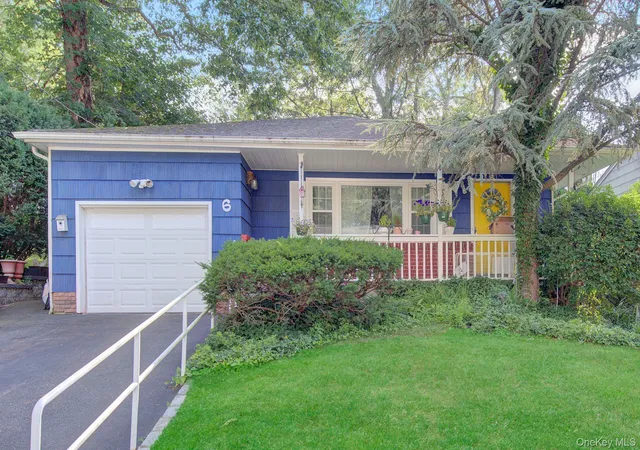 Photo 3 of Sale Pending at 6 Hilton Ct, Huntington, NY 11743 | MLS# 1026508 | Listing updated on 2026-09-02