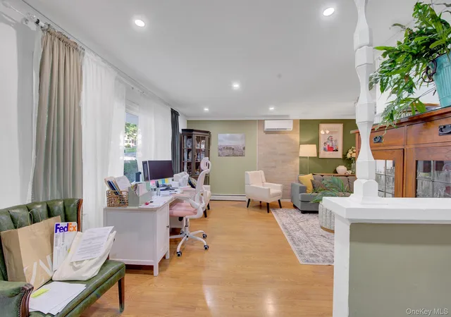 Photo 4 of Sale Pending at 6 Hilton Ct, Huntington, NY 11743 | MLS# 1026508 | Listing updated on 2026-09-02