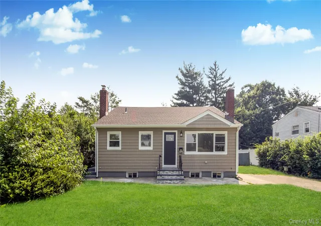Photo 4 of Sale Pending at 162 State St, North Hempstead, NY 11590 | MLS# 1026509 | Listing updated on 2026-08-14
