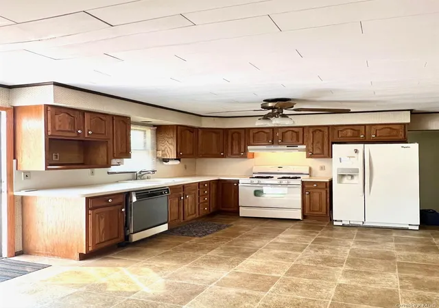 Photo 3 of Sale Pending at 36 Orange St, Islip, NY 11722 | MLS# 1026518 | Listing updated on 2026-07-31