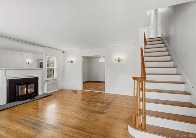 Photo 3 of Sale Pending at 19 Chestnut St, Glen Cove, NY 11542 | MLS# 1026537 | Listing updated on 2026-08-15