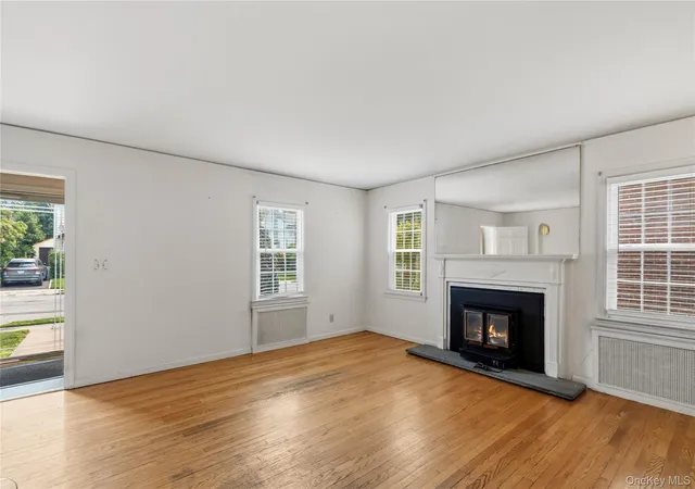Photo 3 of Sale Pending at 19 Chestnut St, Glen Cove, NY 11542 | MLS# 1026537 | Listing updated on 2026-08-15