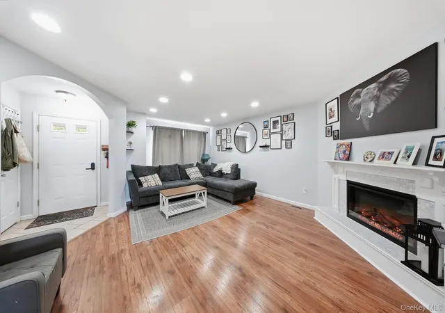 Photo 4 of Single family home for sale at 4 Deerfield Ct, Rock Hill, NY 12775 | MLS# 1026542 | Listing updated on 2026-09-04