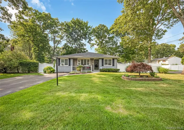 Photo 2 of Sale Pending at 281 Thrift St, Ronkonkoma, NY 11779 | MLS# 1026543 | Listing updated on 2026-08-08