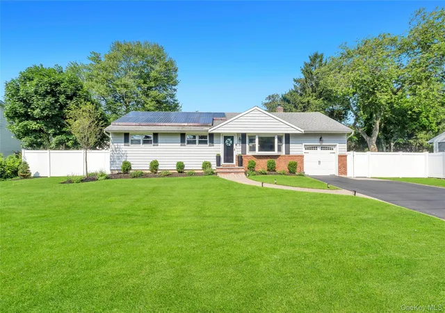 Photo 1 of Sale Pending at 5 Shaftsbury Ln, Huntington, NY 11747 | MLS# 1026564 | Listing updated on 2026-08-04