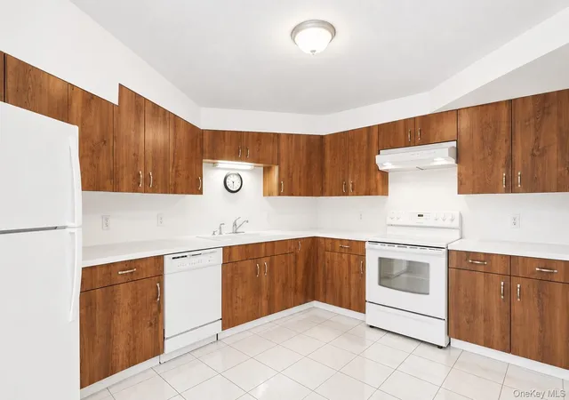 Photo 3 of Sale Pending at 966 Heritage Hills Dr #C, Somers, NY 10589 | MLS# 1026571 | Listing updated on 2026-10-01
