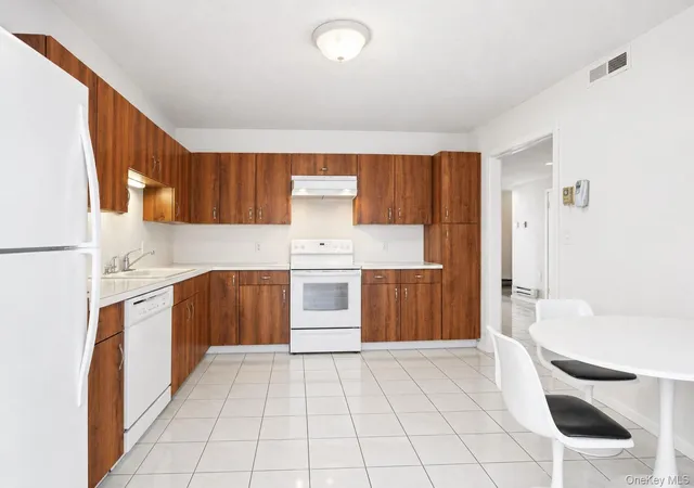 Photo 3 of Sale Pending at 966 Heritage Hills Dr #C, Somers, NY 10589 | MLS# 1026571 | Listing updated on 2026-10-01