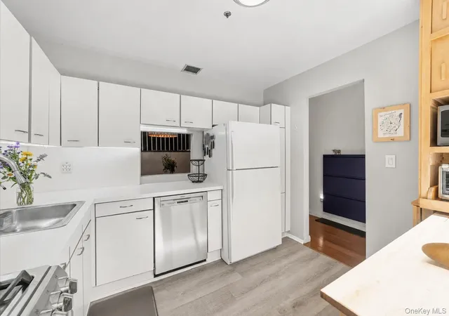 Photo 3 of Sale Pending at 1103 Hunters Run, Greenburgh, NY 10522 | MLS# 1026574 | Listing updated on 2026-09-03