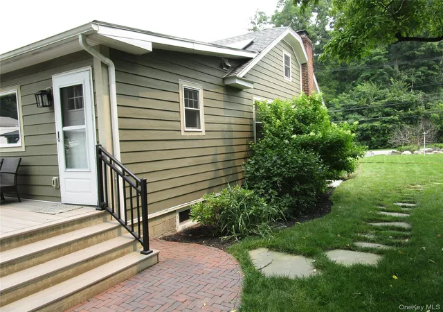 Photo 3 of Sale Pending at 9 Gallows Hl Rd, Cortlandt, NY 10567 | MLS# 1026594 | Listing updated on 2026-09-03