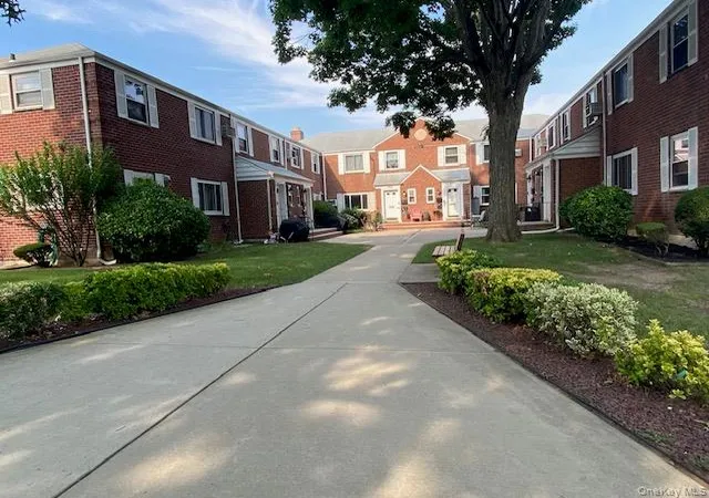 Listing Photo 2 - Condo for sale in building located at 72-59 Little Neck Pkwy, New York, NY 11004 - Unit #H-1