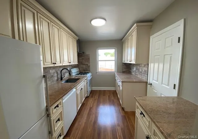 Listing Photo 5 - Condo for sale in building located at 72-59 Little Neck Pkwy, New York, NY 11004 - Unit #H-1