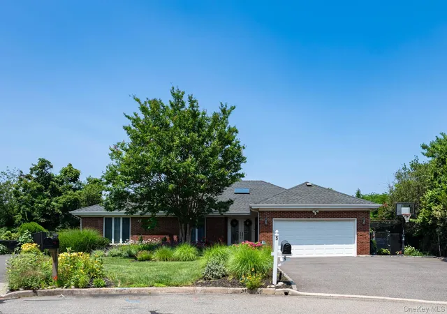 Photo 1 of Sale Pending at 5 High Ct, Oyster Bay, NY 11709 | MLS# 1026619 | Listing updated on 2026-07-31