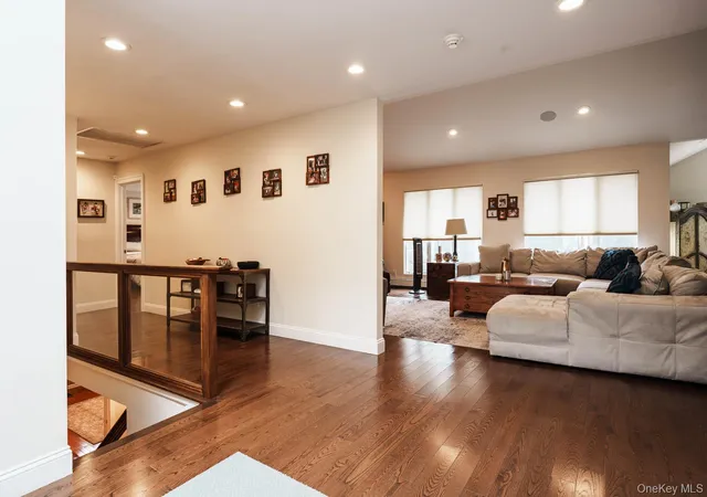 Photo 3 of Sale Pending at 5 High Ct, Oyster Bay, NY 11709 | MLS# 1026619 | Listing updated on 2026-07-31