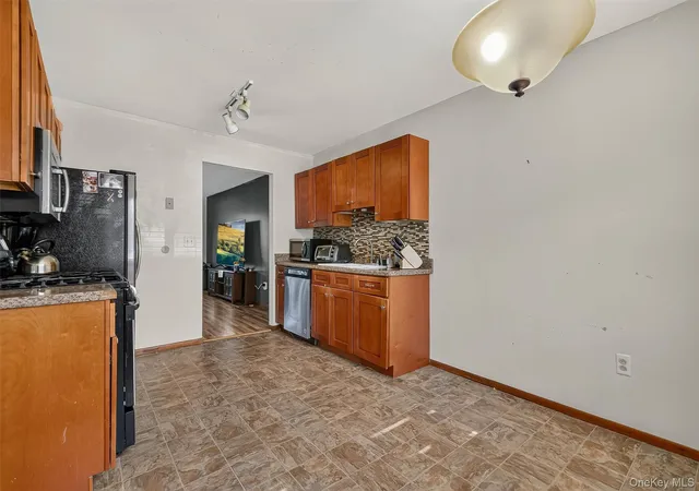 Listing Photo 4 - Condo for sale in building located at 154 Eagleton Dr, Monroe, NY 10950