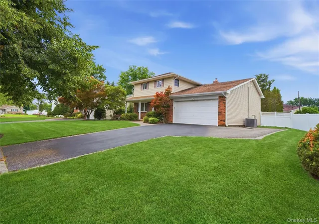 2nd image of 6 Navy Dr, Smithtown, NY 11787 | MLS# 1026666
