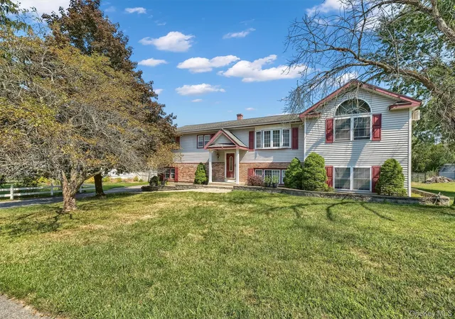 Photo 3 of Single family home for sale at 7 Briarwood Ave, Monroe, NY 10950 | MLS# 1026670 | Listing updated on 2026-08-05