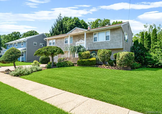 Photo 2 of Sale Pending at 523 Livingston St, Westbury, NY 11590 | MLS# 1026708 | Listing updated on 2026-08-29