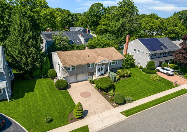 Photo 3 of Sale Pending at 523 Livingston St, Westbury, NY 11590 | MLS# 1026708 | Listing updated on 2026-08-29