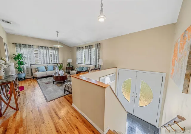 Photo 4 of Sale Pending at 523 Livingston St, Westbury, NY 11590 | MLS# 1026708 | Listing updated on 2026-08-29