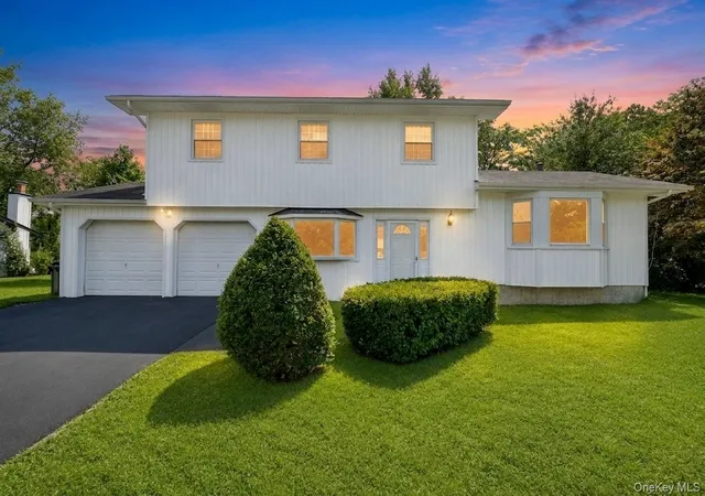 Photo 1 of Sale Pending at 2 Valley Frg Dr, Babylon, NY 11798 | MLS# 1026709 | Listing updated on 2026-09-18