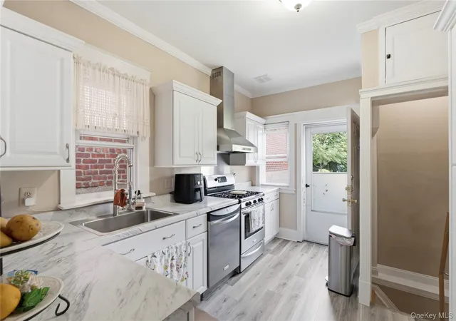 Photo 4 of Single family home for sale at 953 E 227th Street, New York, NY 10466 | MLS# 1026710 | Listing updated on 2026-08-03