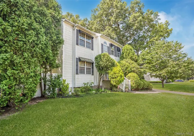 Photo 2 of Single family home for sale at 10 Gaetano Ln, Coram, NY 11727 | MLS# 1026713 | Listing updated on 2026-09-03