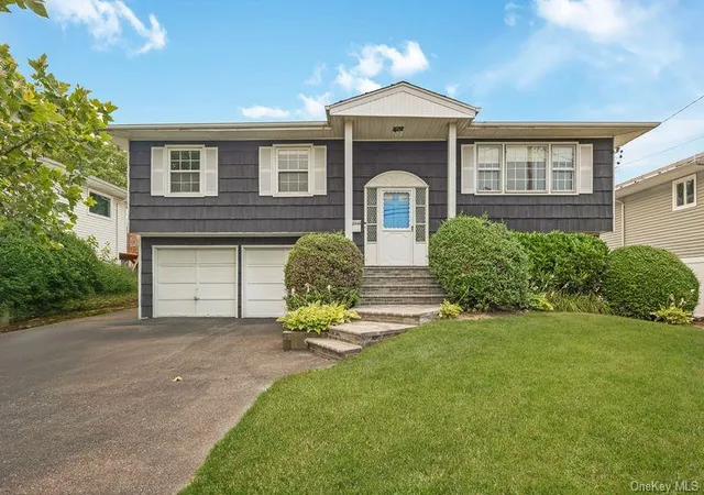 Photo 2 of Sale Pending at 2940 Bond Dr, Hempstead, NY 11566 | MLS# 1026722 | Listing updated on 2026-09-12