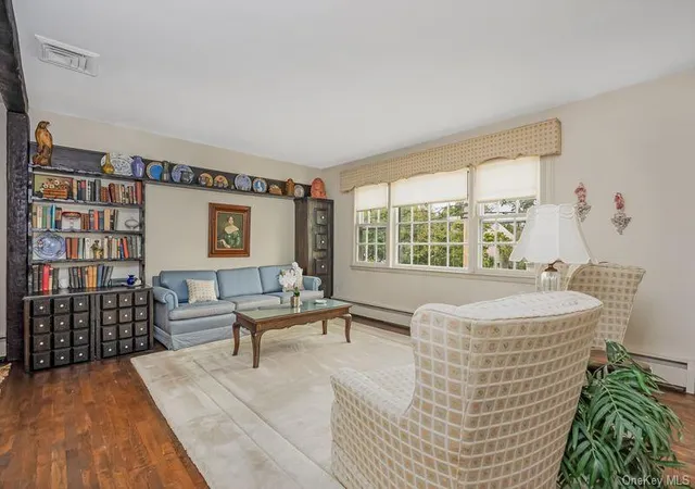 Photo 4 of Sale Pending at 2940 Bond Dr, Hempstead, NY 11566 | MLS# 1026722 | Listing updated on 2026-09-12