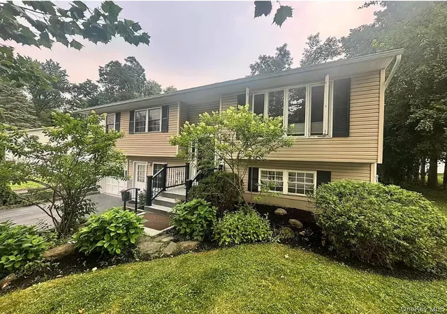 3rd image of 23 Hankin Loop, Poughkeepsie, NY 12601 | MLS# 1026736