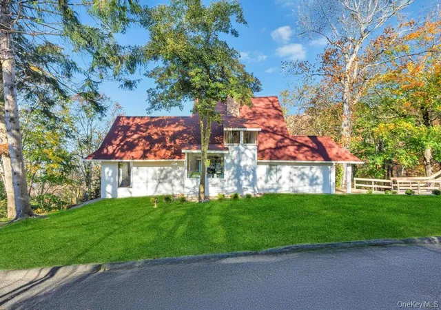 Photo 4 of Single family home for sale at 11 Buena Vista Rd, Port Jefferson, NY 11777 | MLS# 1026739 | Listing updated on 2026-07-25