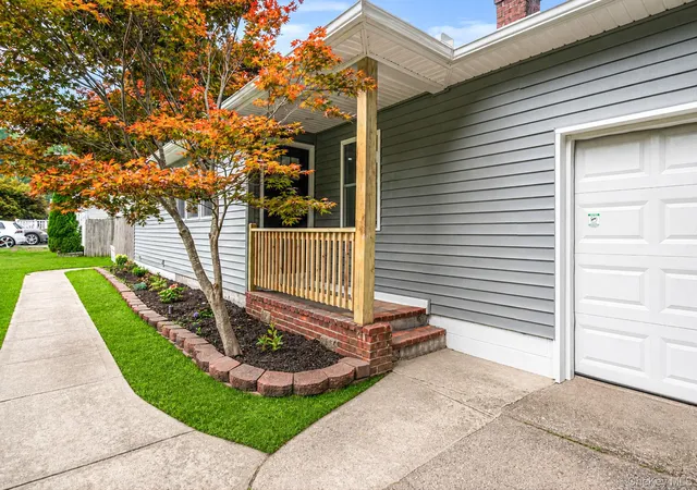 Photo 3 of Single family home for sale at 11 Mayfield, Mastic Beach, NY 11951 | MLS# 1026749 | Listing updated on 2026-09-27