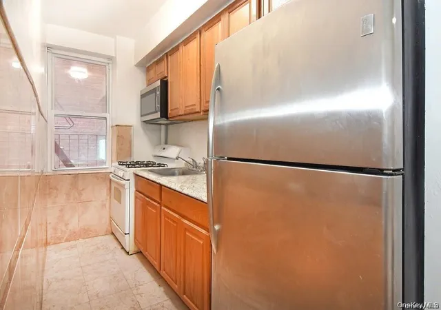 Photo 3 of Condo for sale at 2191 Bolton St #3E, Bronx, NY 10462 | MLS# 1026759 | Listing updated on 2026-07-21