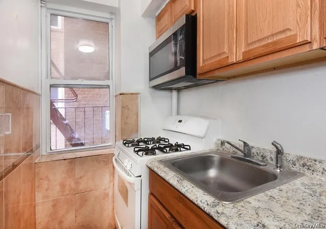 Photo 4 of House for sale at 2191 Bolton St #3E, Bronx, NY 10462 | MLS# 1026759 | Listing updated on 2026-07-21