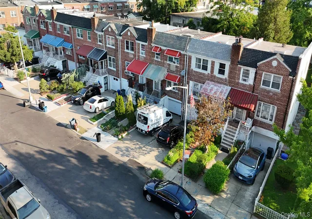 Photo 4 of Sale Pending at 935 Magenta St, New York, NY 10469 | MLS# 1026773 | Listing updated on 2026-07-31