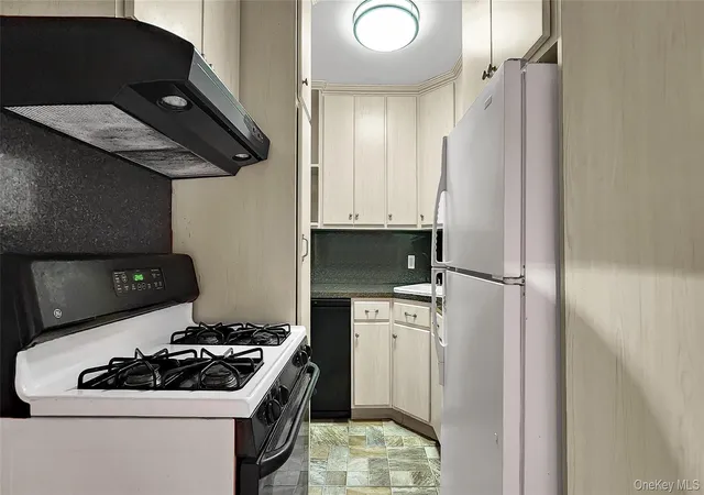 Listing Photo 4 - Condo for sale in building located at 73-55 210Th St, Bayside, NY 11364 - Unit #4J