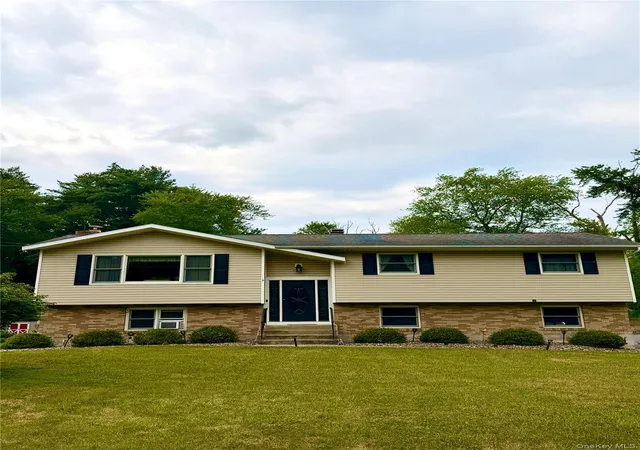 2nd image of 20 Lenart Pl, East Fishkill, NY 12533 | MLS# 1026788