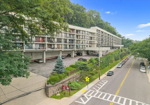 2nd image of 1116 Warburton Ave #2J, Yonkers, NY 10701 | MLS# 1026797