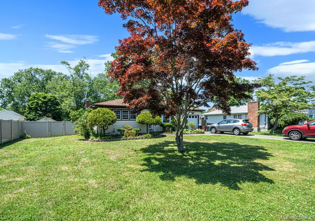 Photo 2 of Sale Pending at 190 Bay Ave, Patchogue, NY 11772 | MLS# 1026822 | Listing updated on 2026-09-02