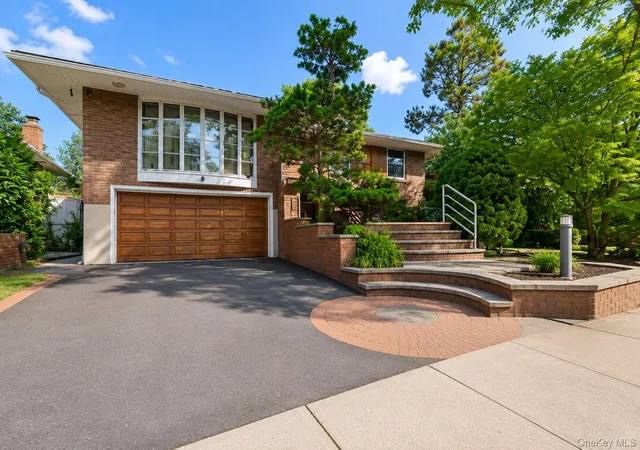 Photo 1 of Sale Pending at 561 Golf Dr, Valley Stream, NY 11581 | MLS# 1026832 | Listing updated on 2026-09-16